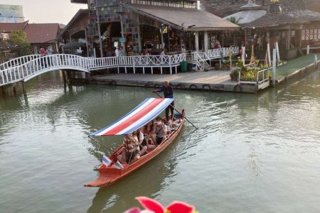 Pattaya Floating Market – Long Tail Boat